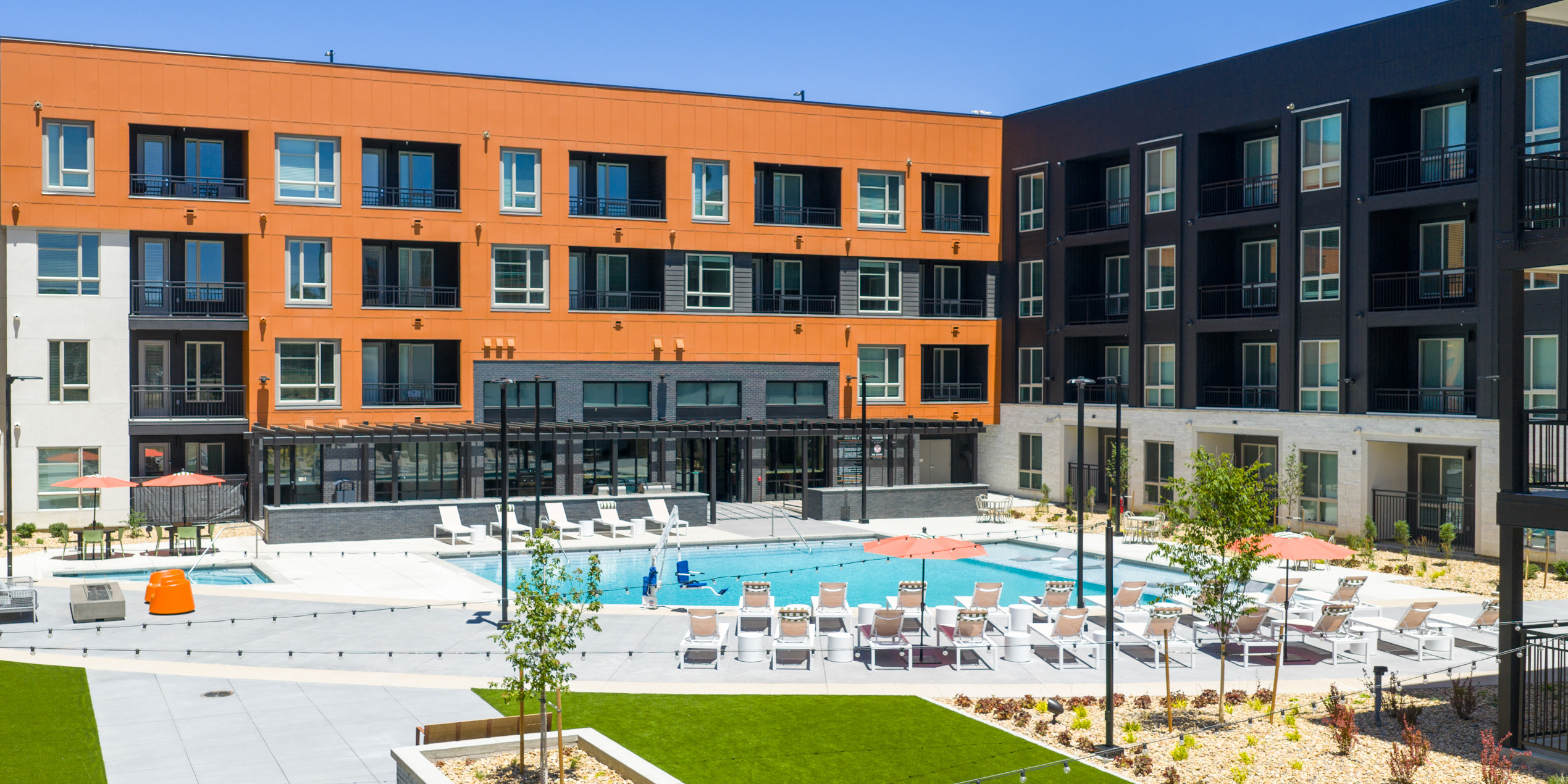 Swimming pool and courtyard at Legacy Metro 525